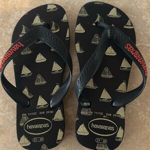 Boys Havaianas Flip Flops. Size 11-12